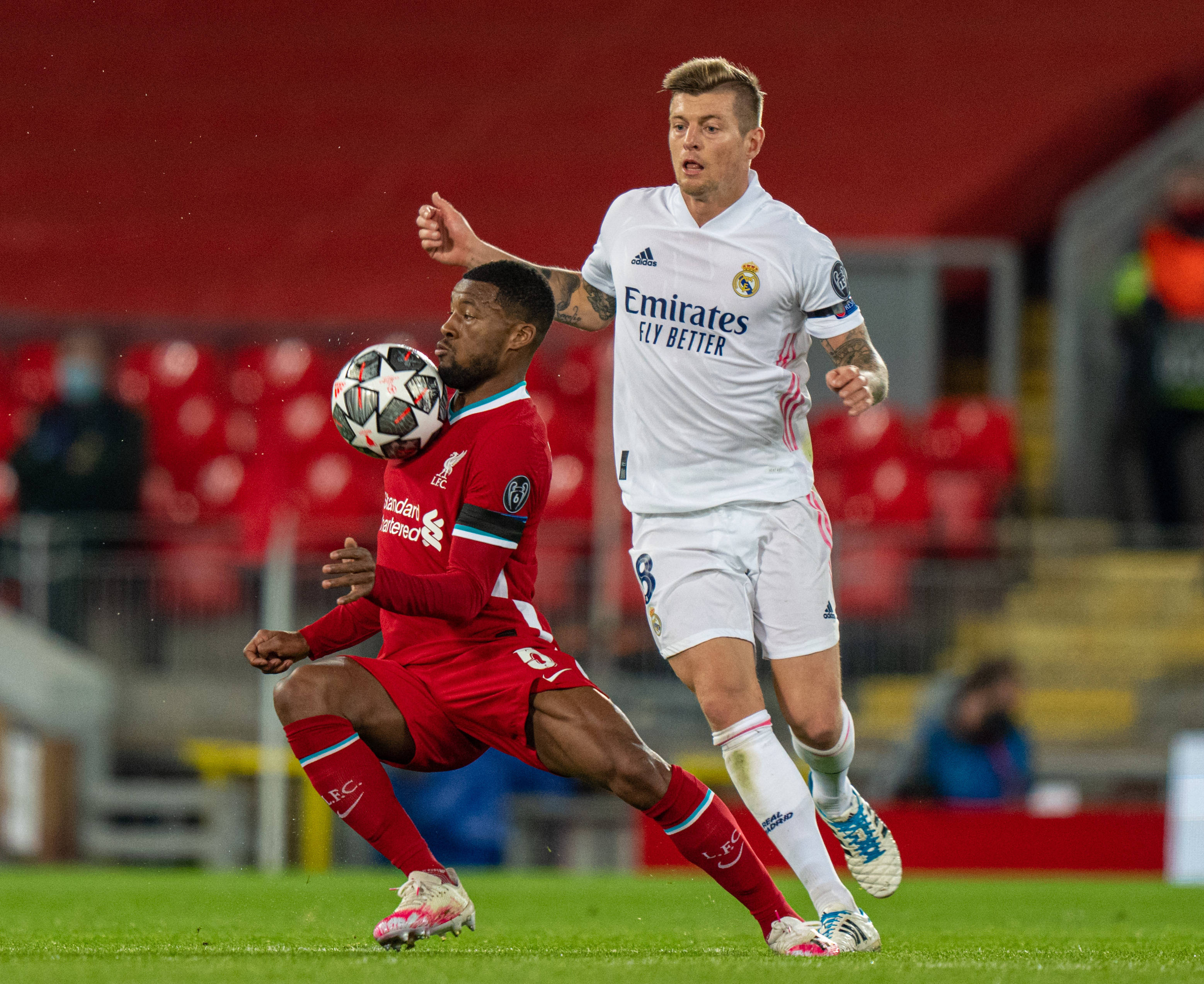 长江后浪推前浪！今日C罗两个纪录遭哈兰德姆巴佩赶超（新生代崛起！哈兰德、姆巴佩今日双双超越C罗两项纪录）