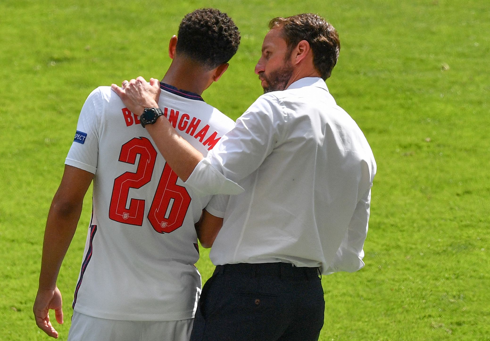 里沙利松晒AI制作孙兴慜雕像图，并艾特热刺官方“请安排”