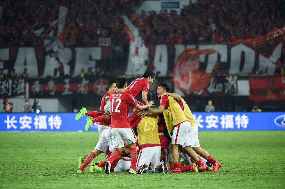 环球足球奖年度最佳教练候选：恩里克、斯洛特、弗里克在列（恩里克、斯洛特、弗里克入围环球足球奖年度最佳教练）